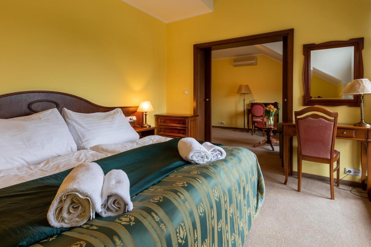 Darovansky Dvur - Wellness & Golf Hotel Brasy Exterior photo