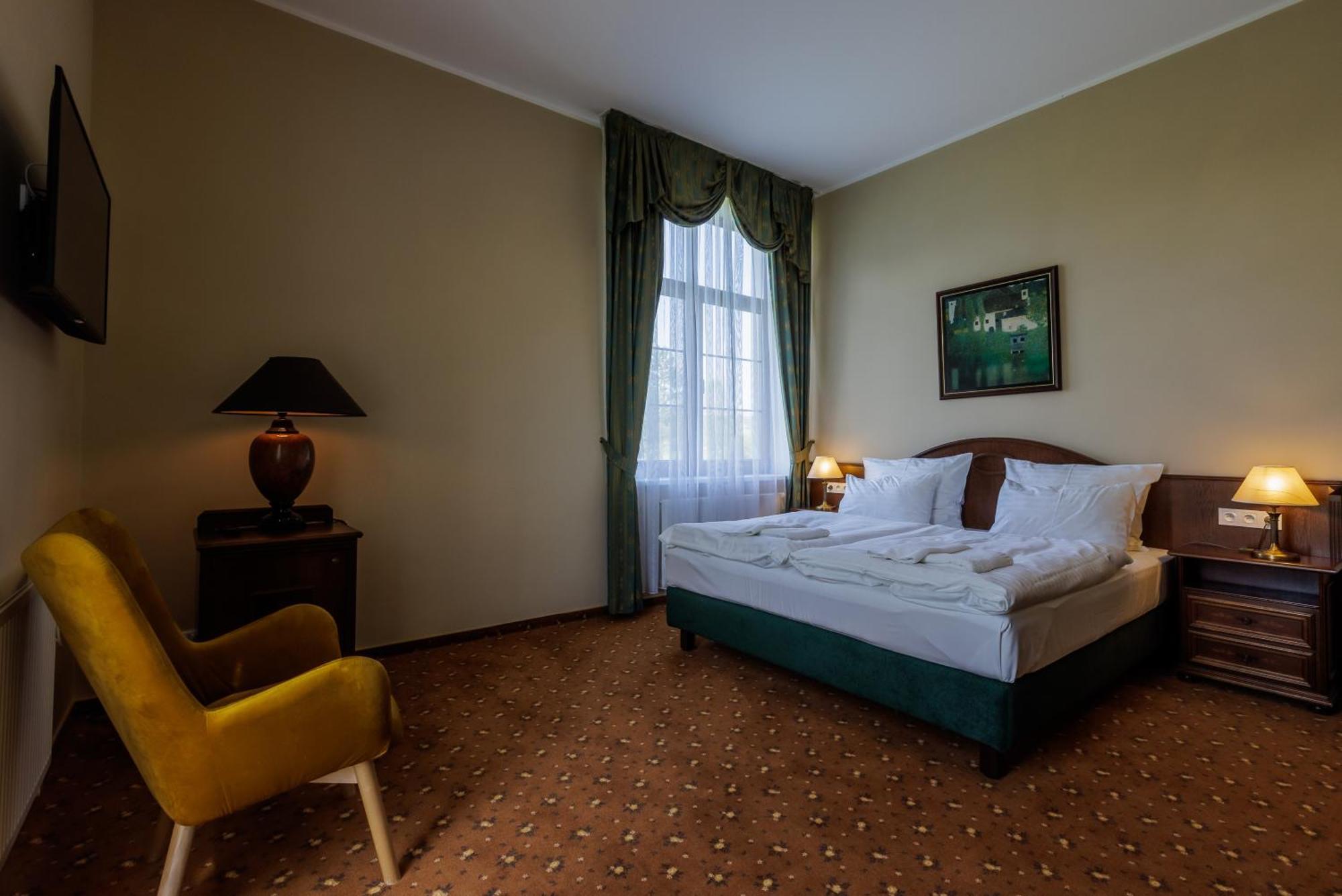 Darovansky Dvur - Wellness & Golf Hotel Brasy Exterior photo