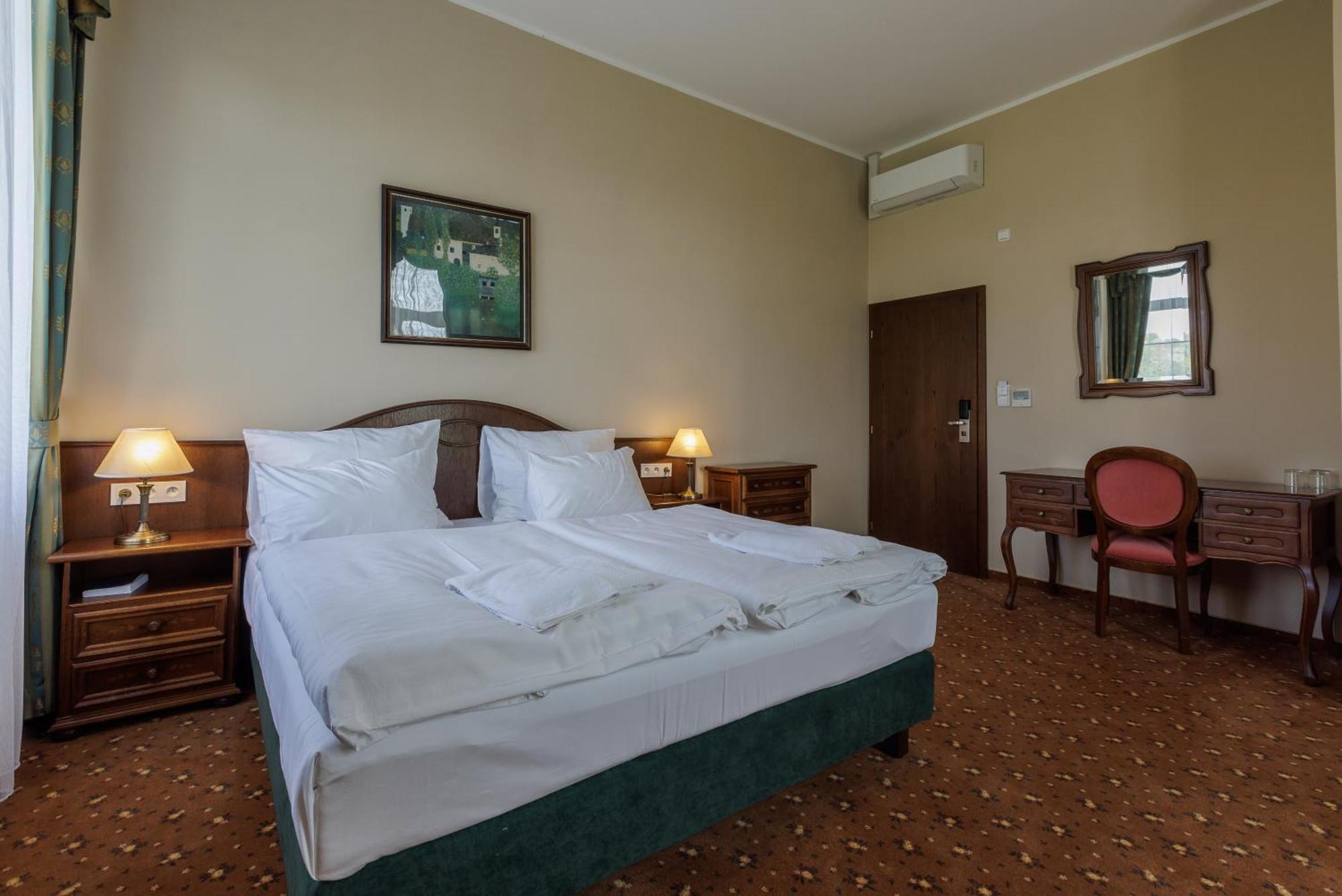 Darovansky Dvur - Wellness & Golf Hotel Brasy Exterior photo
