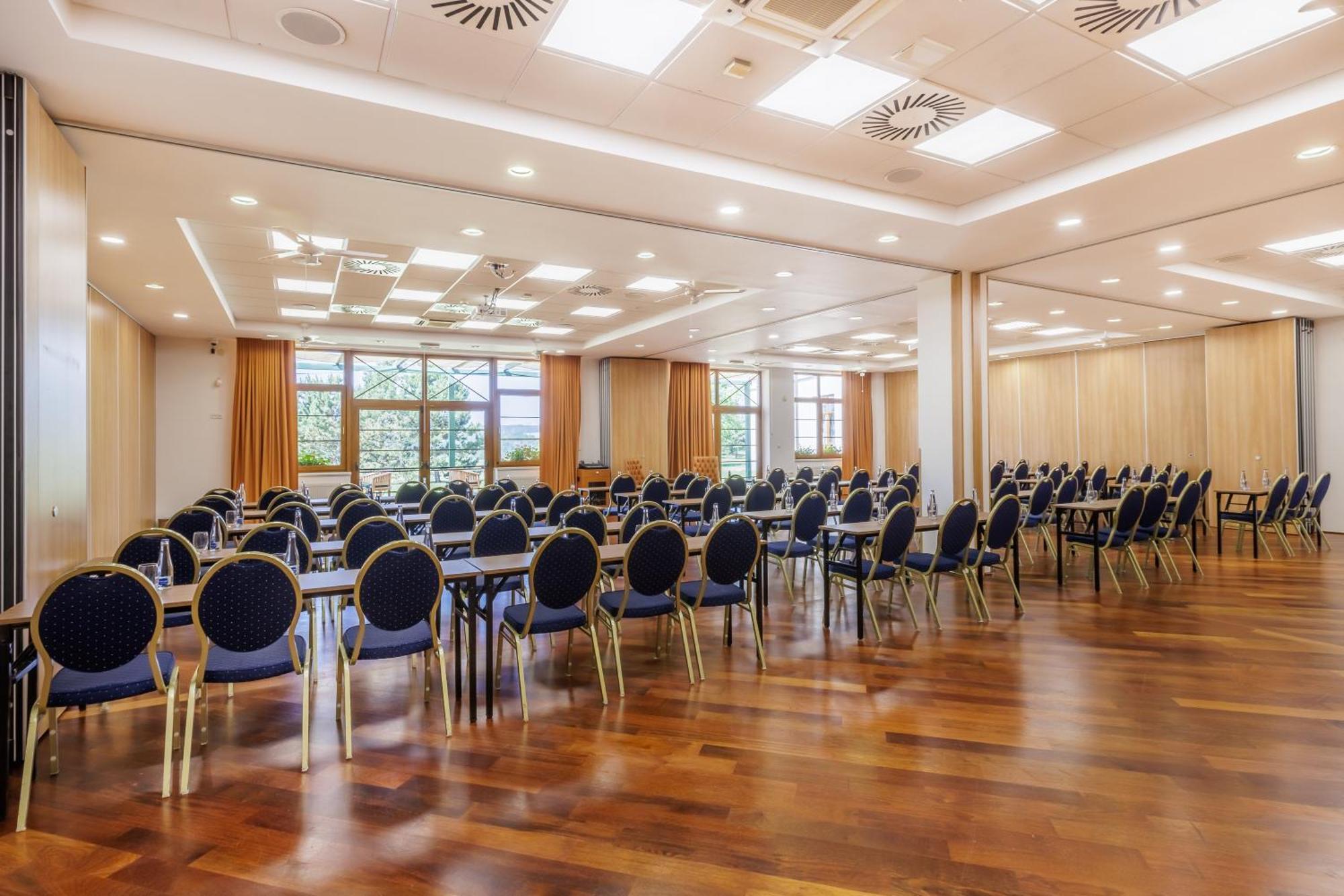Darovansky Dvur - Wellness & Golf Hotel Brasy Exterior photo