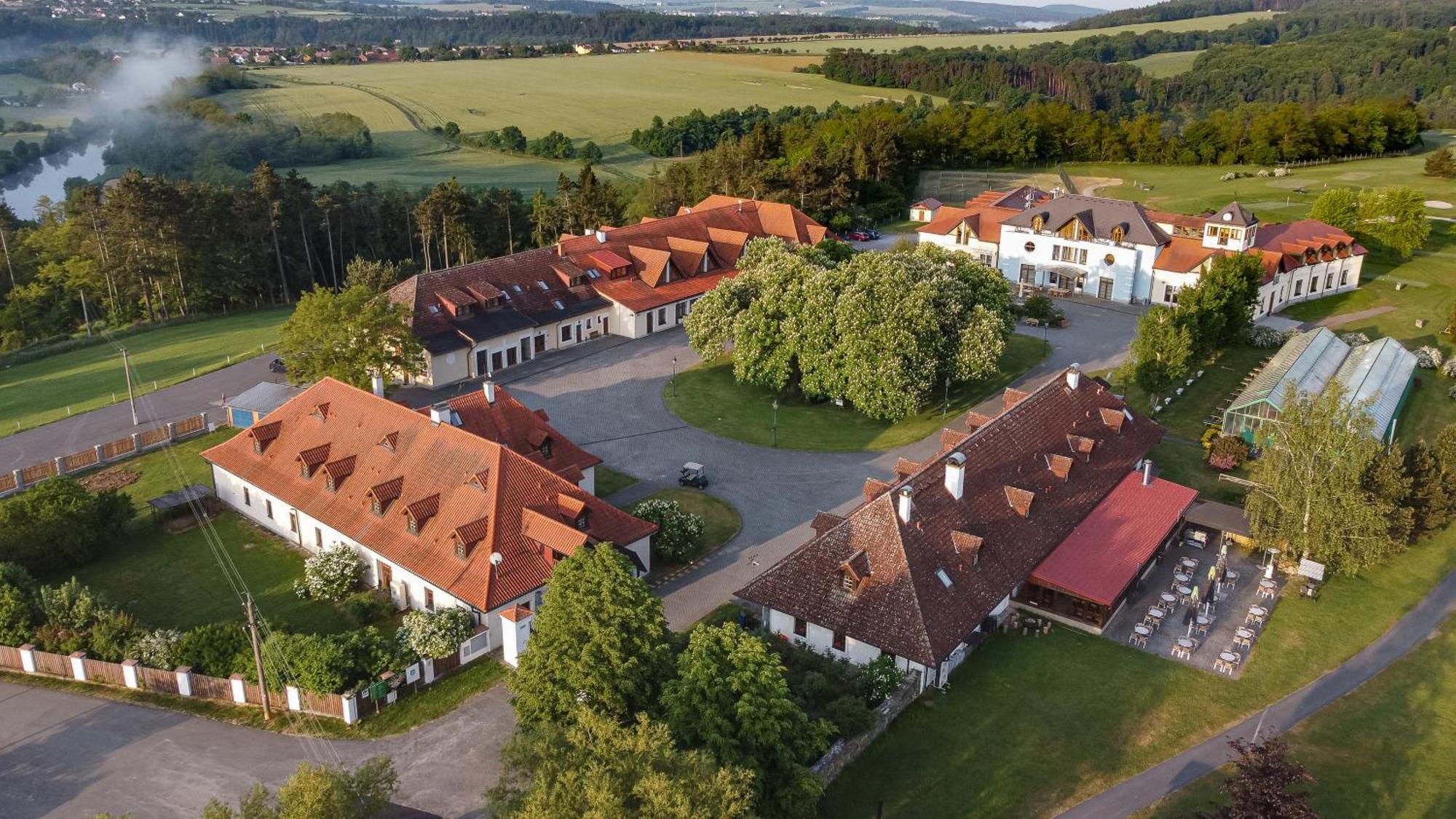 Darovansky Dvur - Wellness & Golf Hotel Brasy Exterior photo