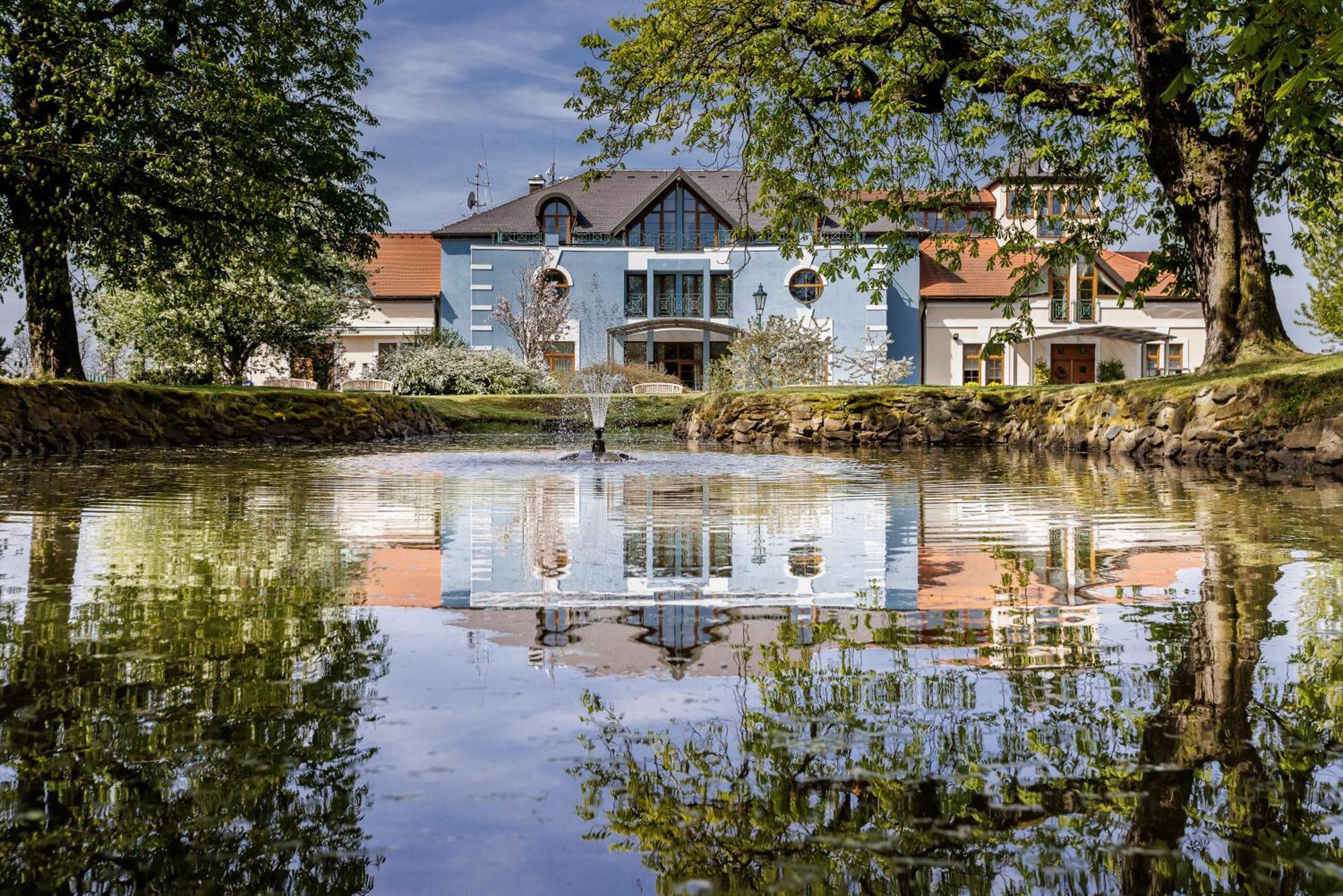 Darovansky Dvur - Wellness & Golf Hotel Brasy Exterior photo