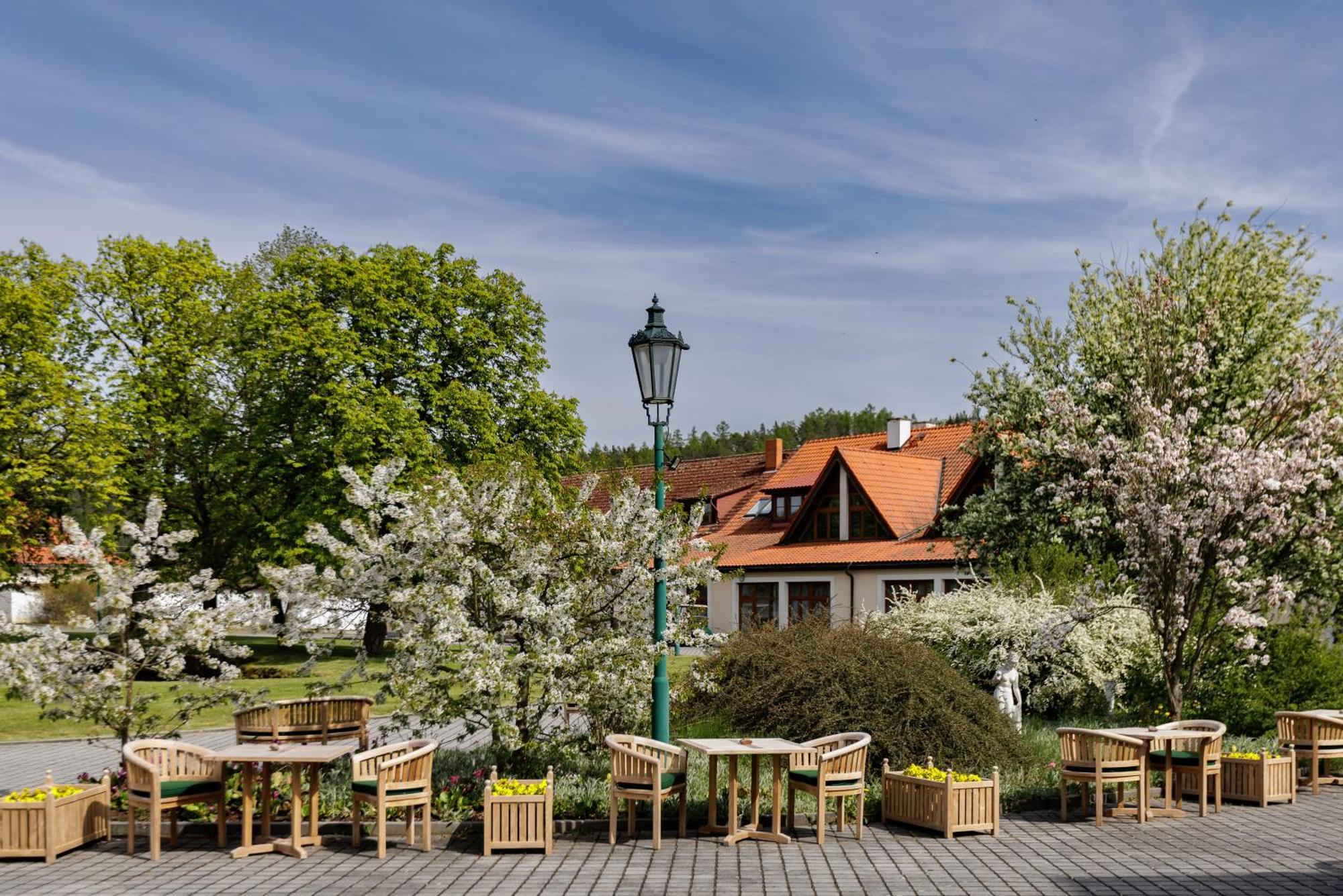 Darovansky Dvur - Wellness & Golf Hotel Brasy Exterior photo